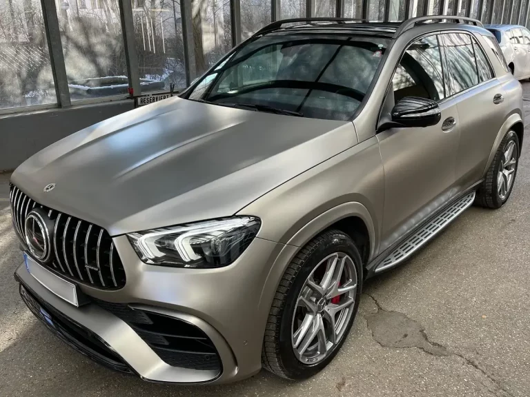 Grauer Mercedes bereit für die Leasingrückgabe dank Leasingrückläufer Aufbereitung in München