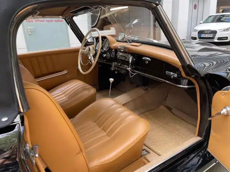 Geschütztes und gepflegtes Leder eines Oldtimer Mercedes nach Lederpflege in München