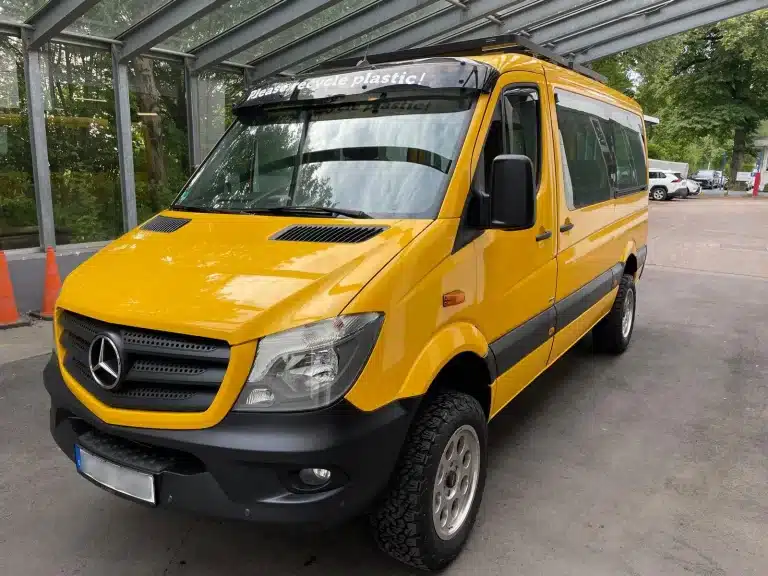 Dieser Mercedes Sprinter erstrahlt in neuem Glanz nach Fahrzeugaufbereitung bei Autopflege Diamant in München