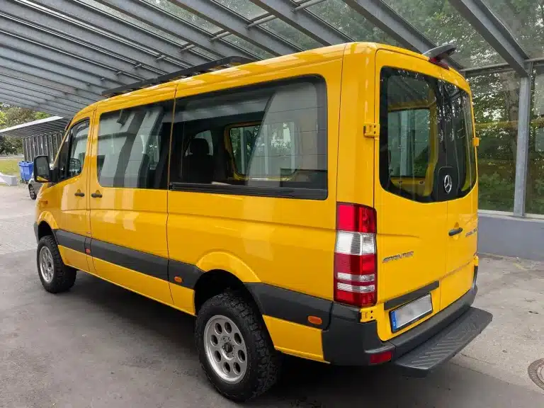 Mercedes Sprinter sieht von hinten wie neu aus dank Autopflege Diamant München